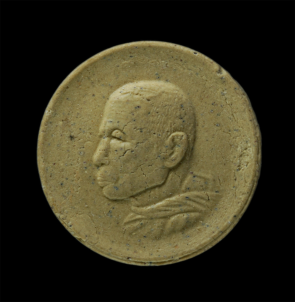 24Nov24 (45)p.jpg - พระผงจันทร์ลอยหลวงปู่เริ่ม ปรโม(พระครูศรีฉฬังคสังวร) วัดจุกกะเฌอ อ.ศรีราชา จ.ชลบุรี อายุวัฒนมงคล 6 รอบ 72 ปี พ.ศ.2520 เนื้อผงพุทธคุณ ผงว่าน พระเก่าสวย [..] | https://kamulet.in.th